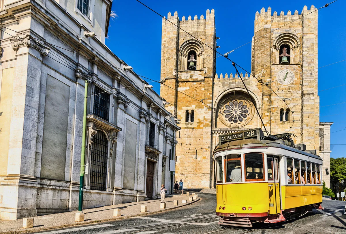 Alfama Highlights Tour – 1H Electric Tuk Tuk Tour